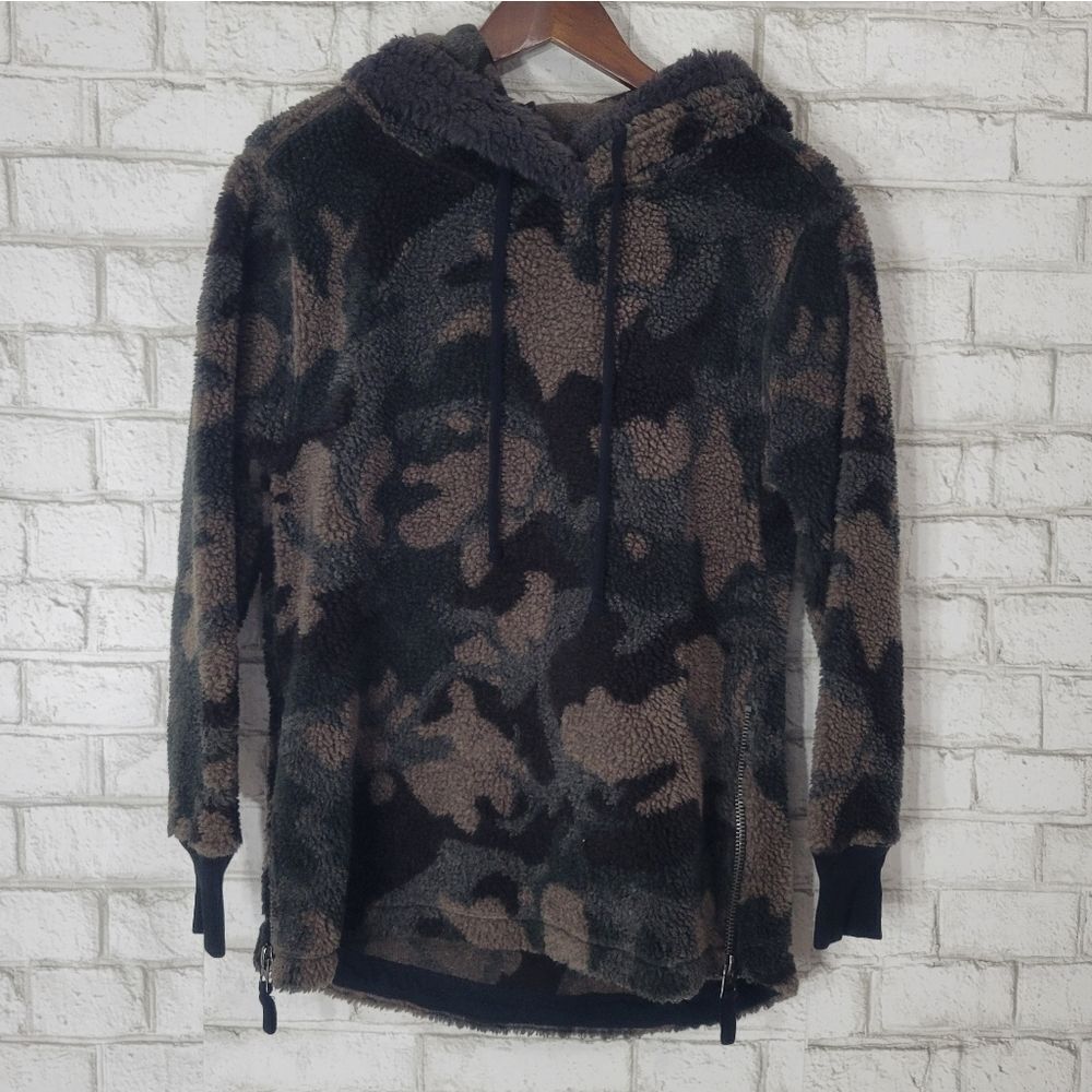 Dylan Los Angela’s Camo Fleece Pullover Jacket